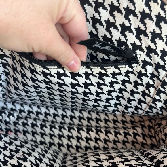 Vera Bradley Red and White Quilted Shoulder Bag - Picture 8 of 16